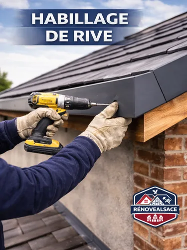 Artisan installant un habillage de rive pour protéger le bord de toiture dans le Haut-Rhin
