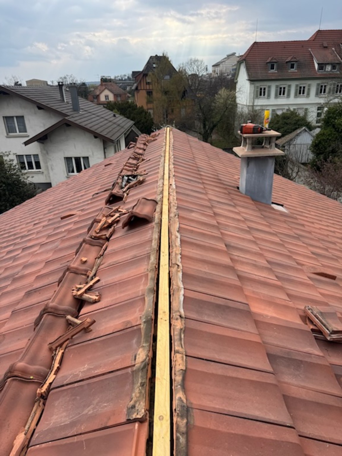 Réfection de faîtage en cours à Thann